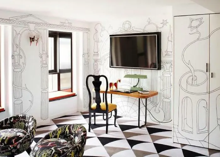 The Place To Be In Saint Germain Des Pres - Montana 2