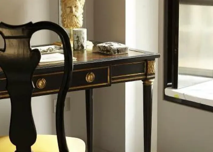 The Place To Be In Saint Germain Des Pres - Montana 2